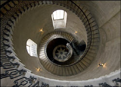 spiral cantilevered staircase used in the Harry Potter films